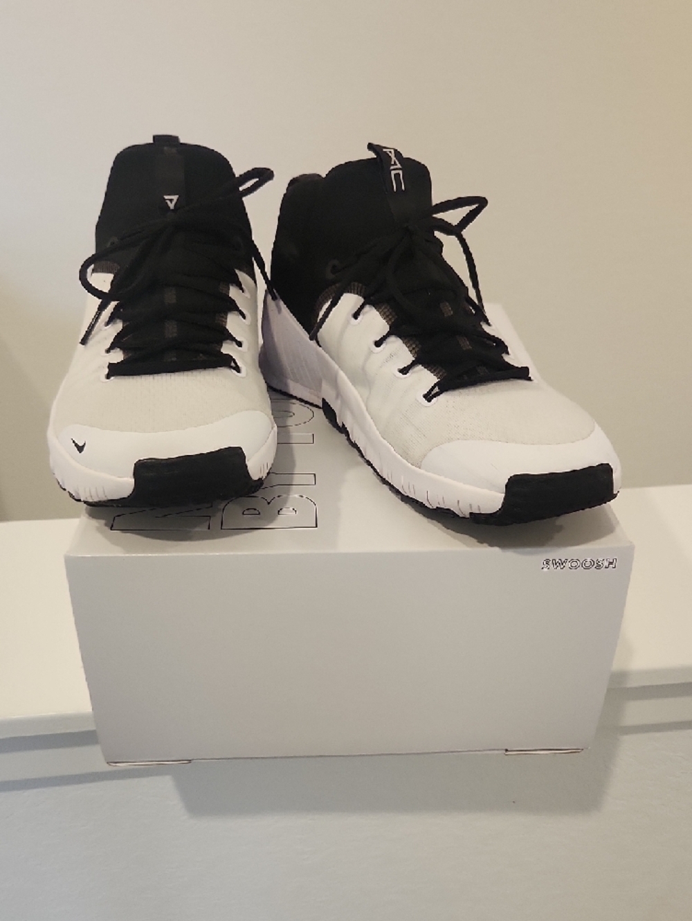 Nike White and Black Training Sneakers Custom Metcom - Picture 5 of 12